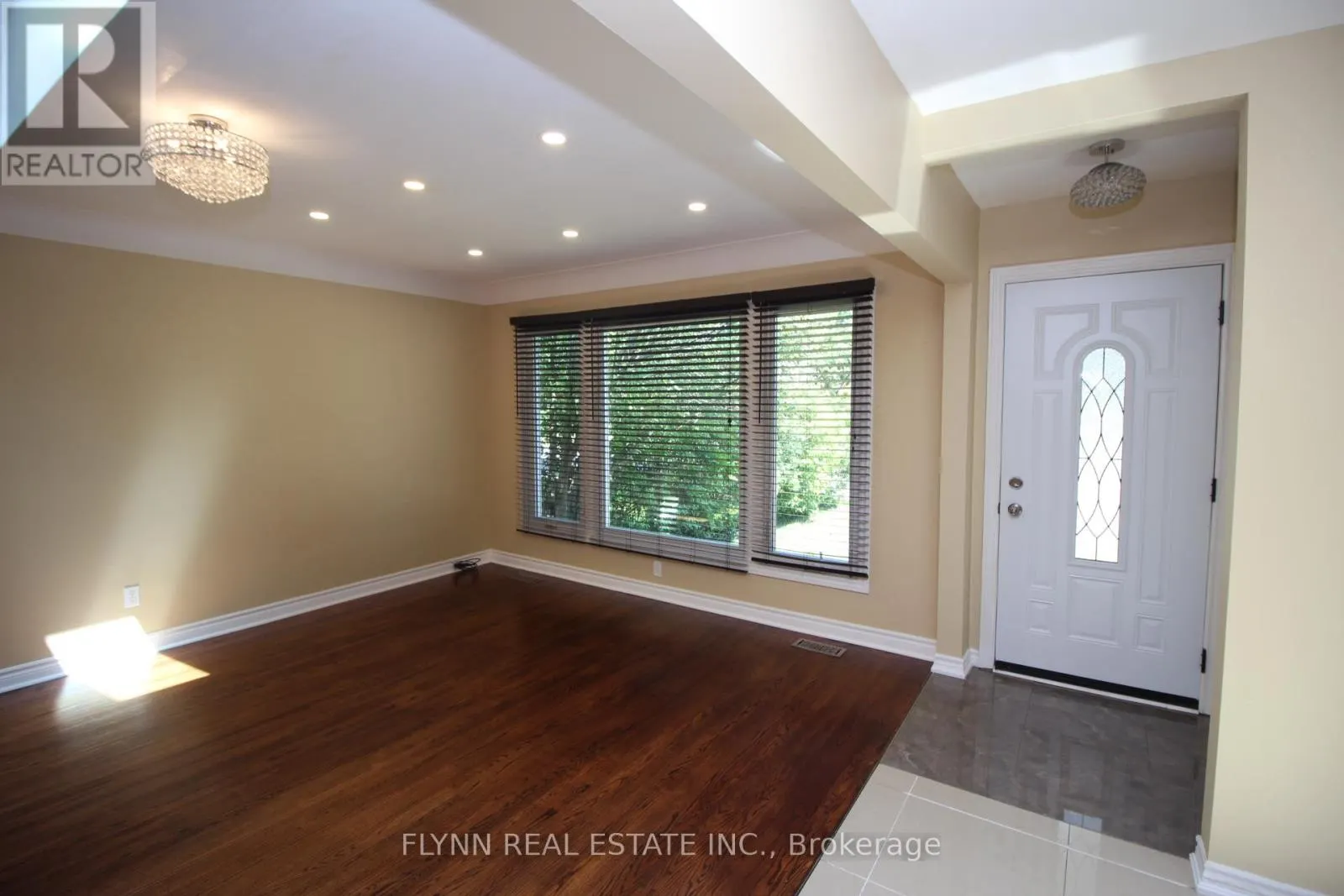 UPPER - 7139 WARDEN AVENUE