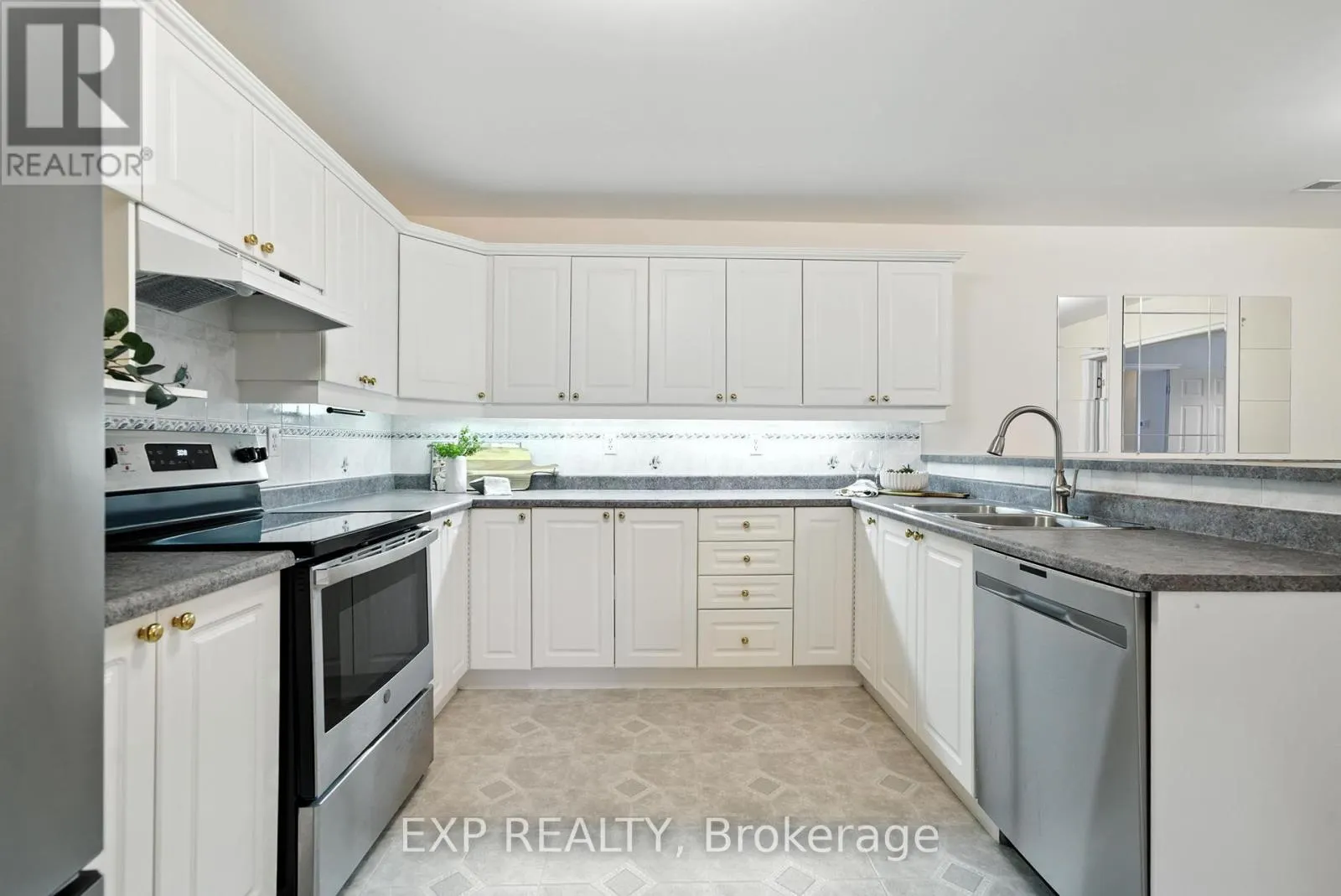 511 - 245 ELGIN STREET W, #511