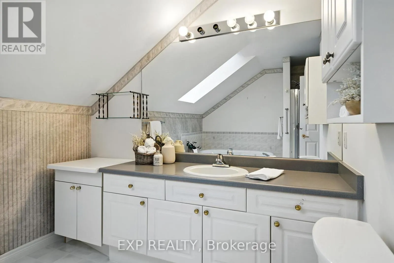 511 - 245 ELGIN STREET W, #511