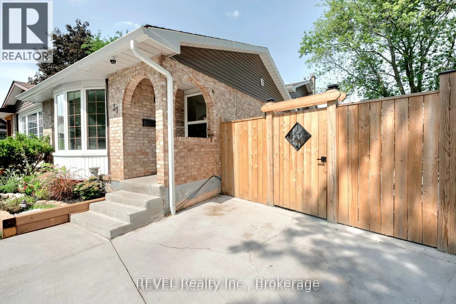 31 DEBORAH COURT