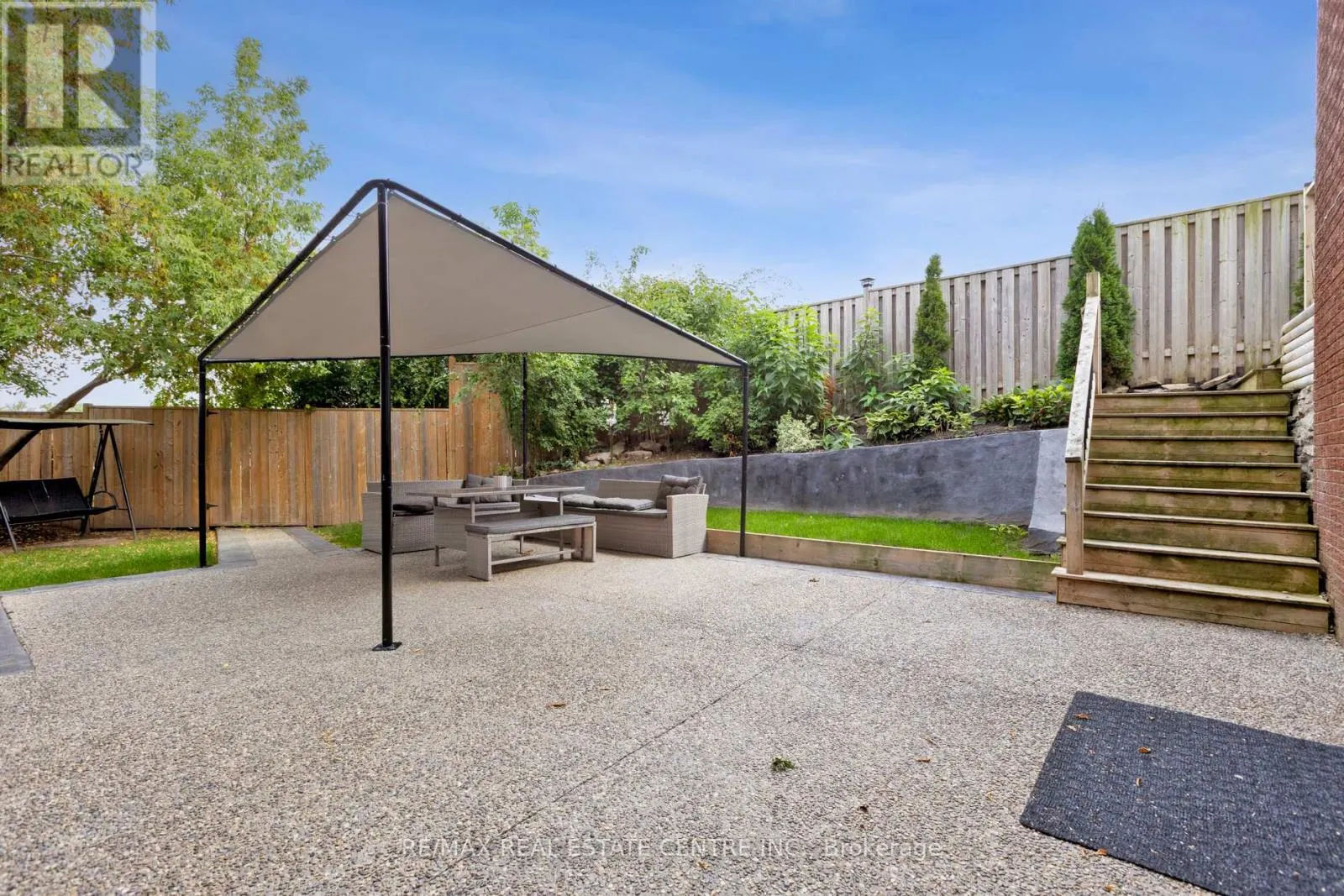 122 MOOREGATE CRESCENT
