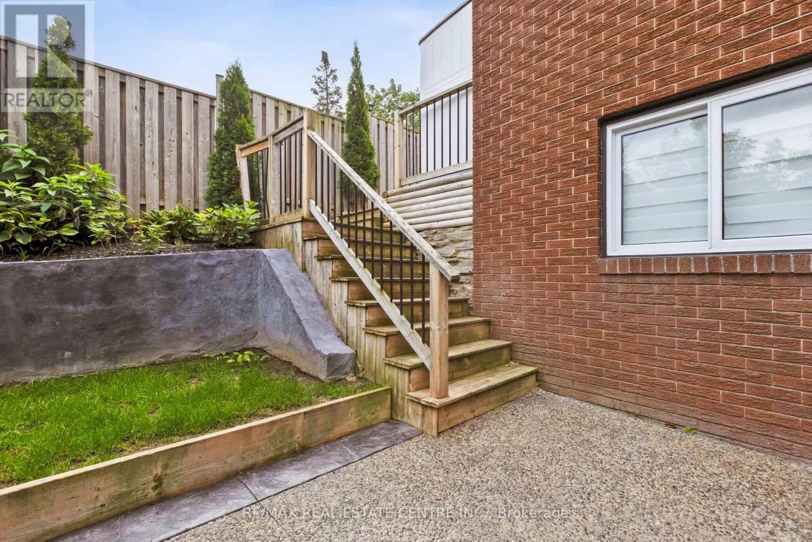122 MOOREGATE CRESCENT