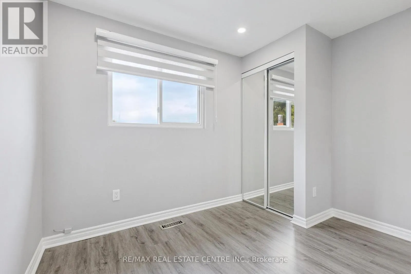 122 MOOREGATE CRESCENT