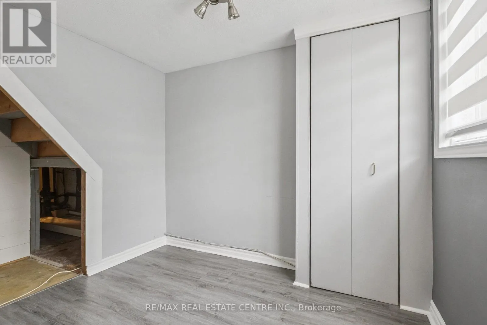 122 MOOREGATE CRESCENT