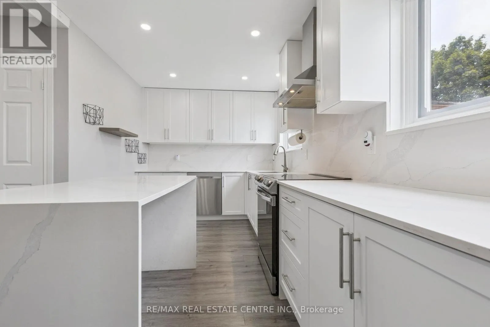 122 MOOREGATE CRESCENT