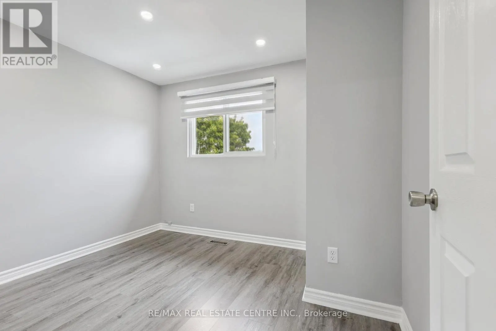 122 MOOREGATE CRESCENT