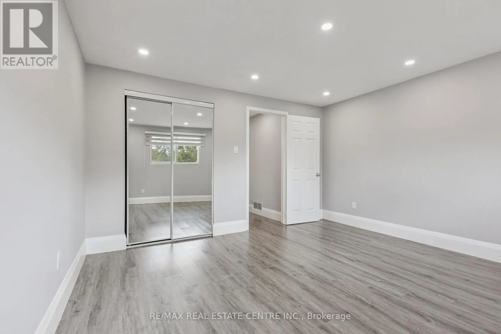 122 MOOREGATE CRESCENT