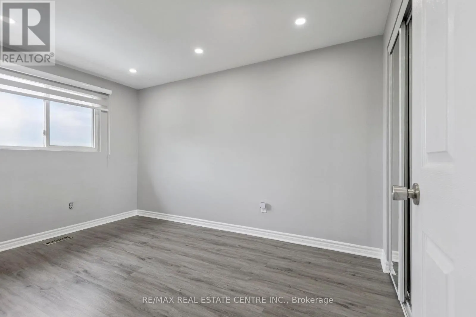 122 MOOREGATE CRESCENT