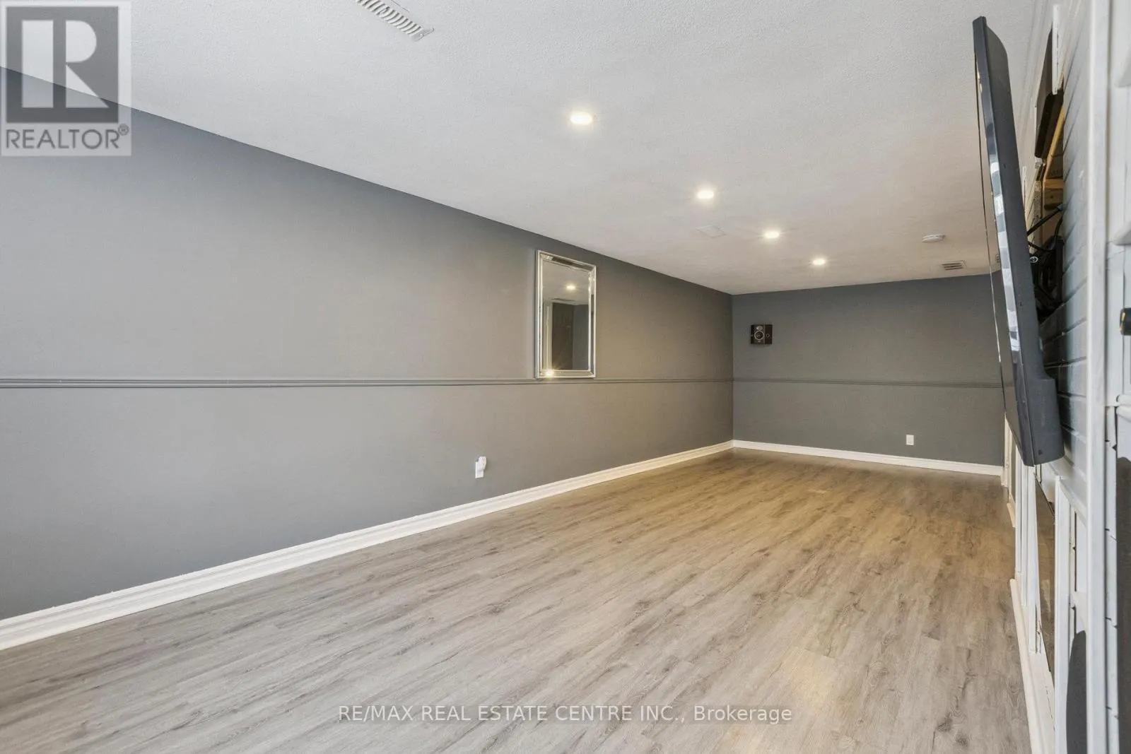 122 MOOREGATE CRESCENT
