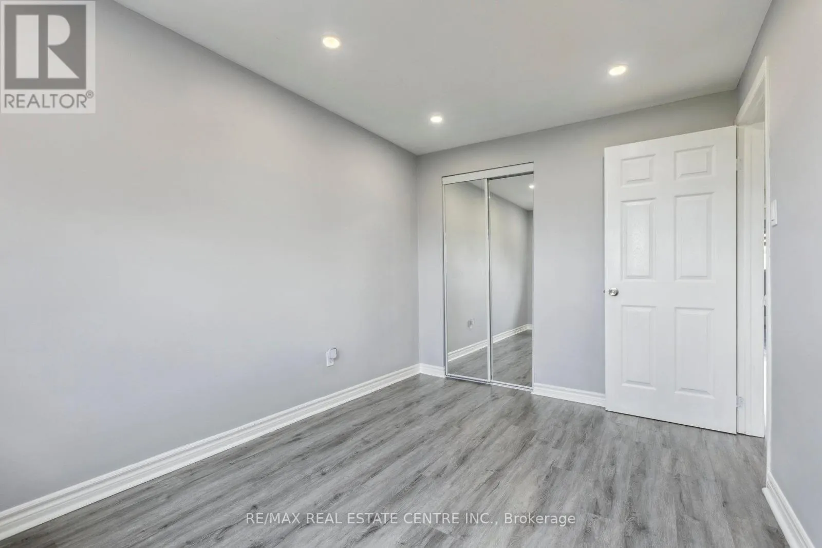 122 MOOREGATE CRESCENT