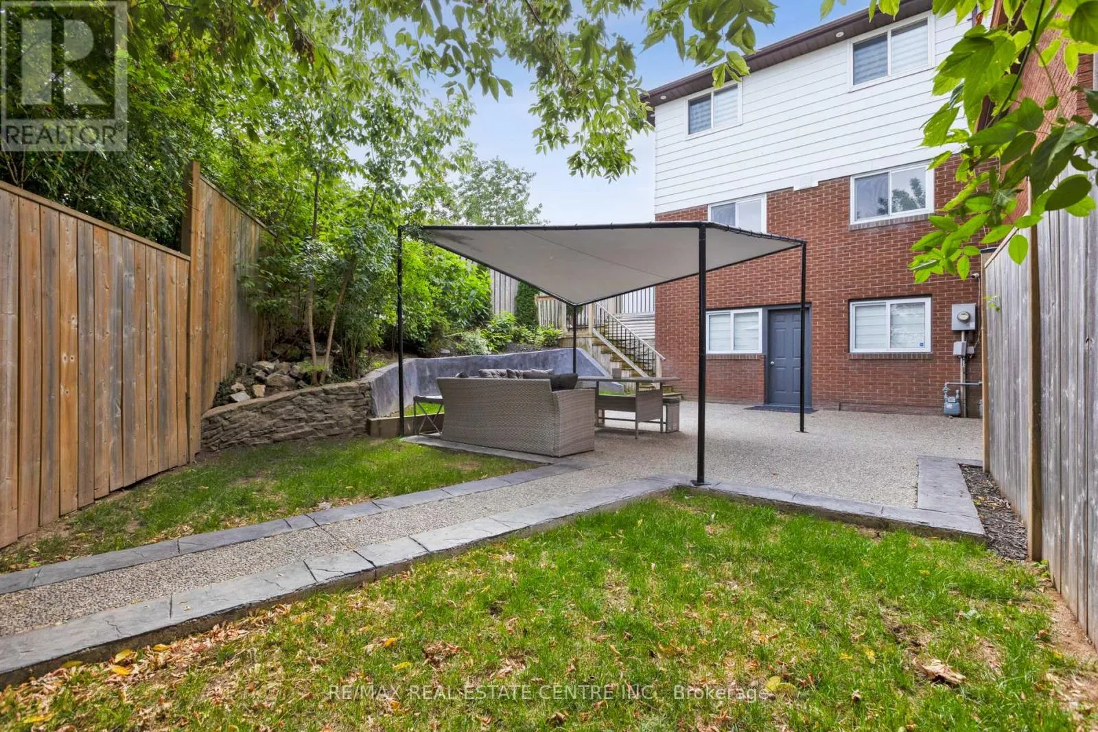122 MOOREGATE CRESCENT