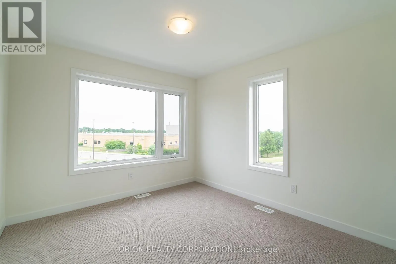 19 - 160 DENSMORE ROAD