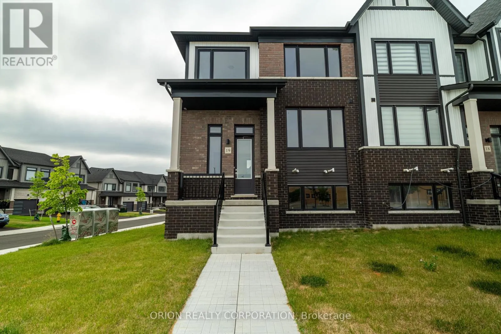19 - 160 DENSMORE ROAD