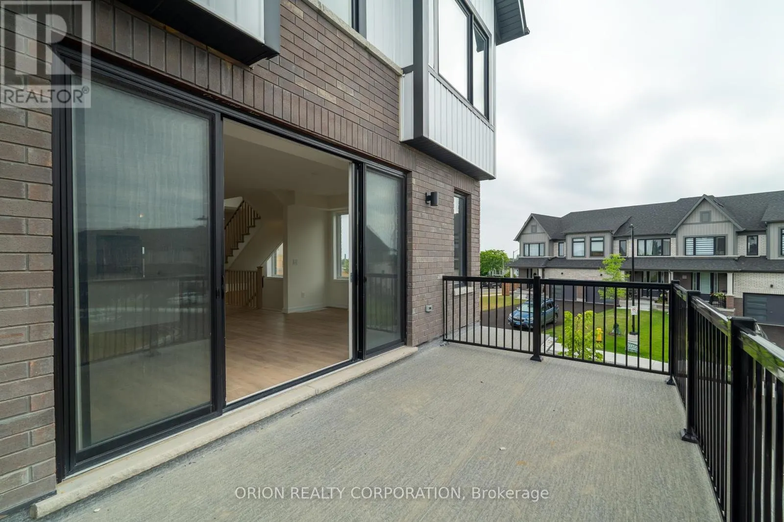 19 - 160 DENSMORE ROAD