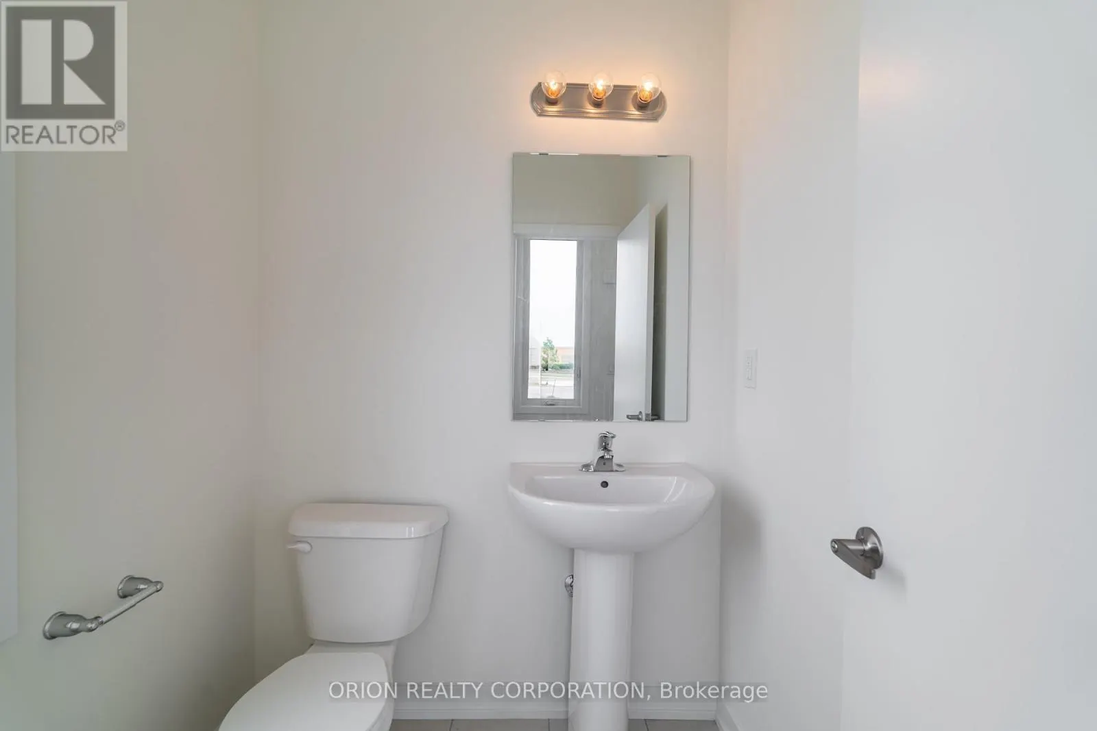 19 - 160 DENSMORE ROAD