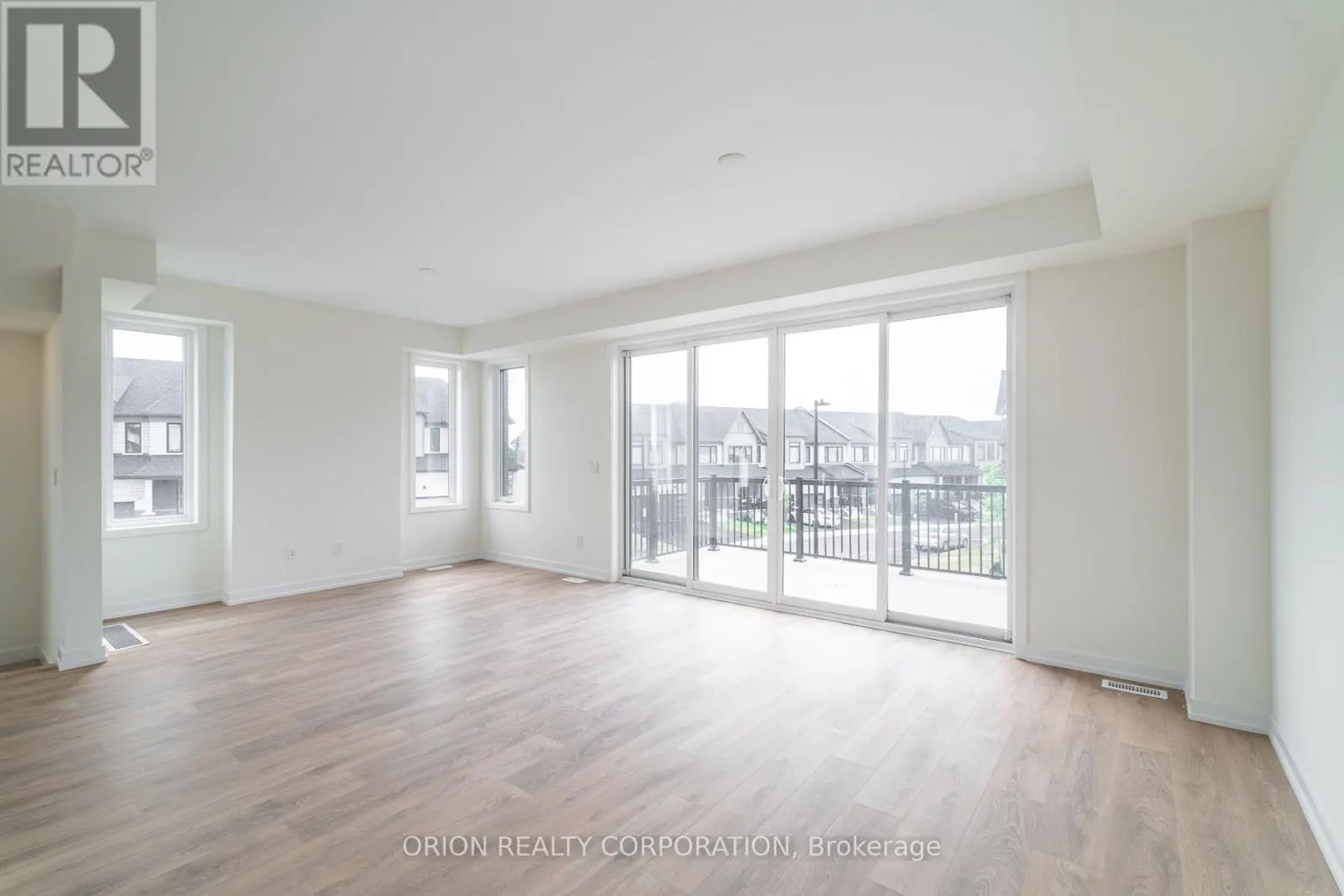 19 - 160 DENSMORE ROAD