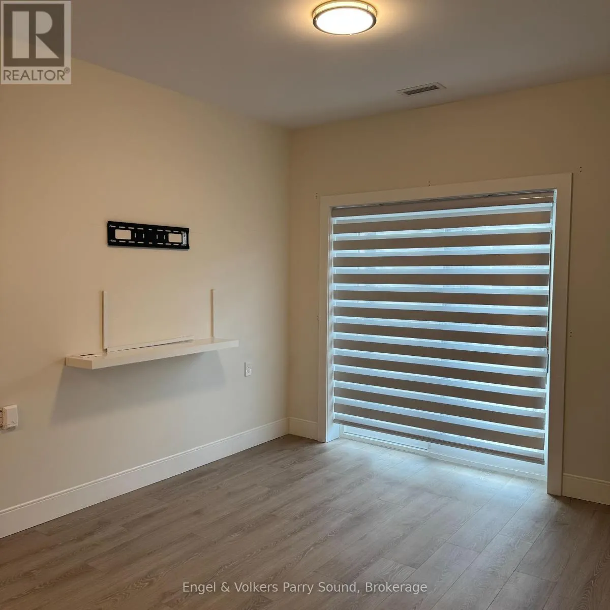 204 - 410 FIRST STREET N, #204