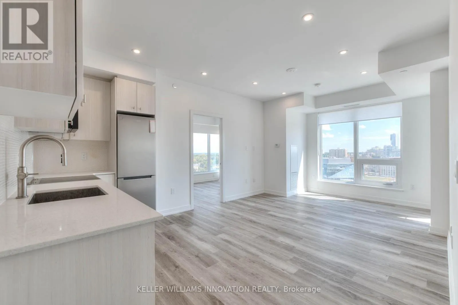 1012 - 5 WELLINGTON STREET S