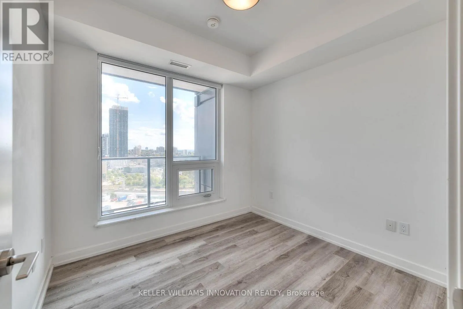 1012 - 5 WELLINGTON STREET S
