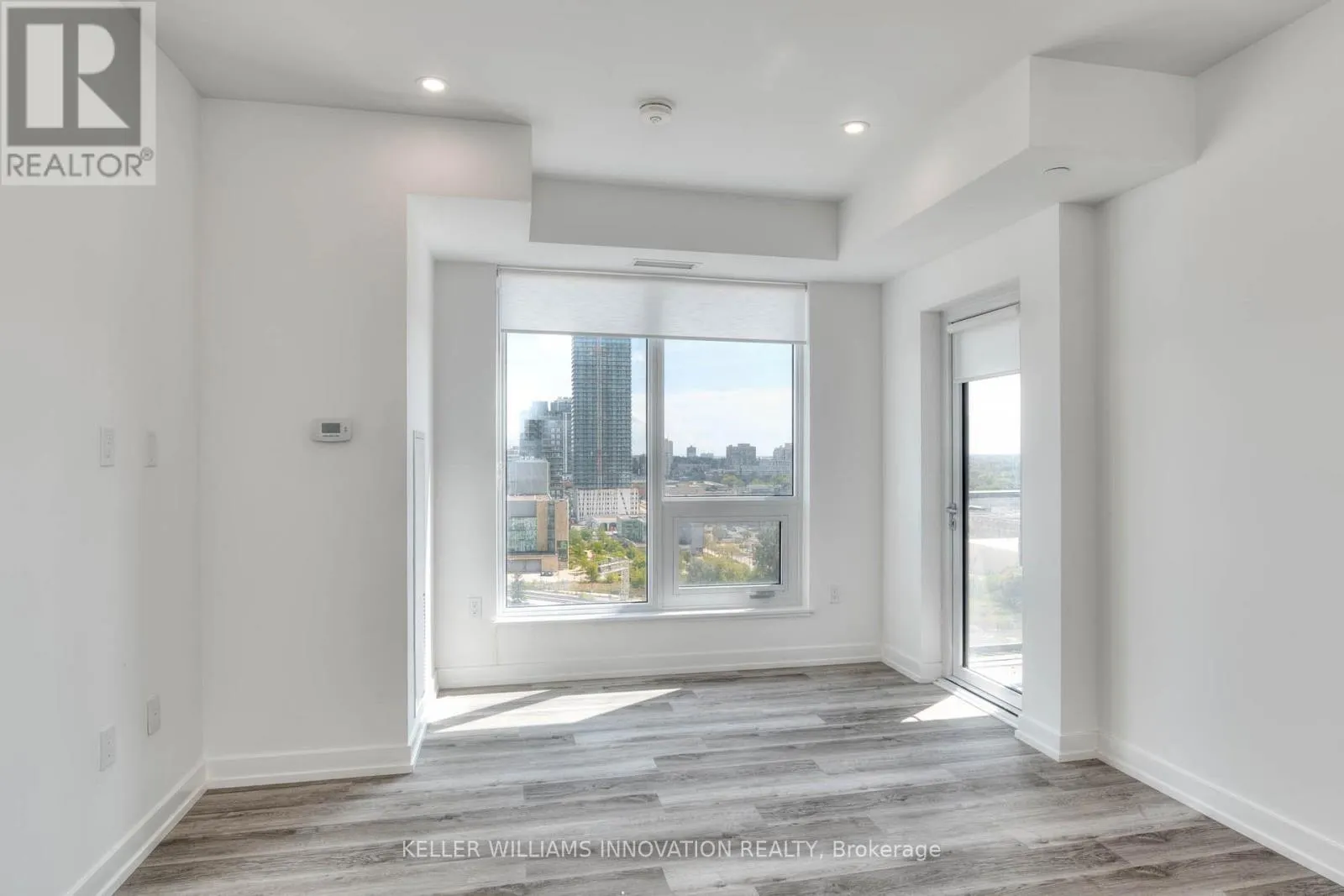 1012 - 5 WELLINGTON STREET S