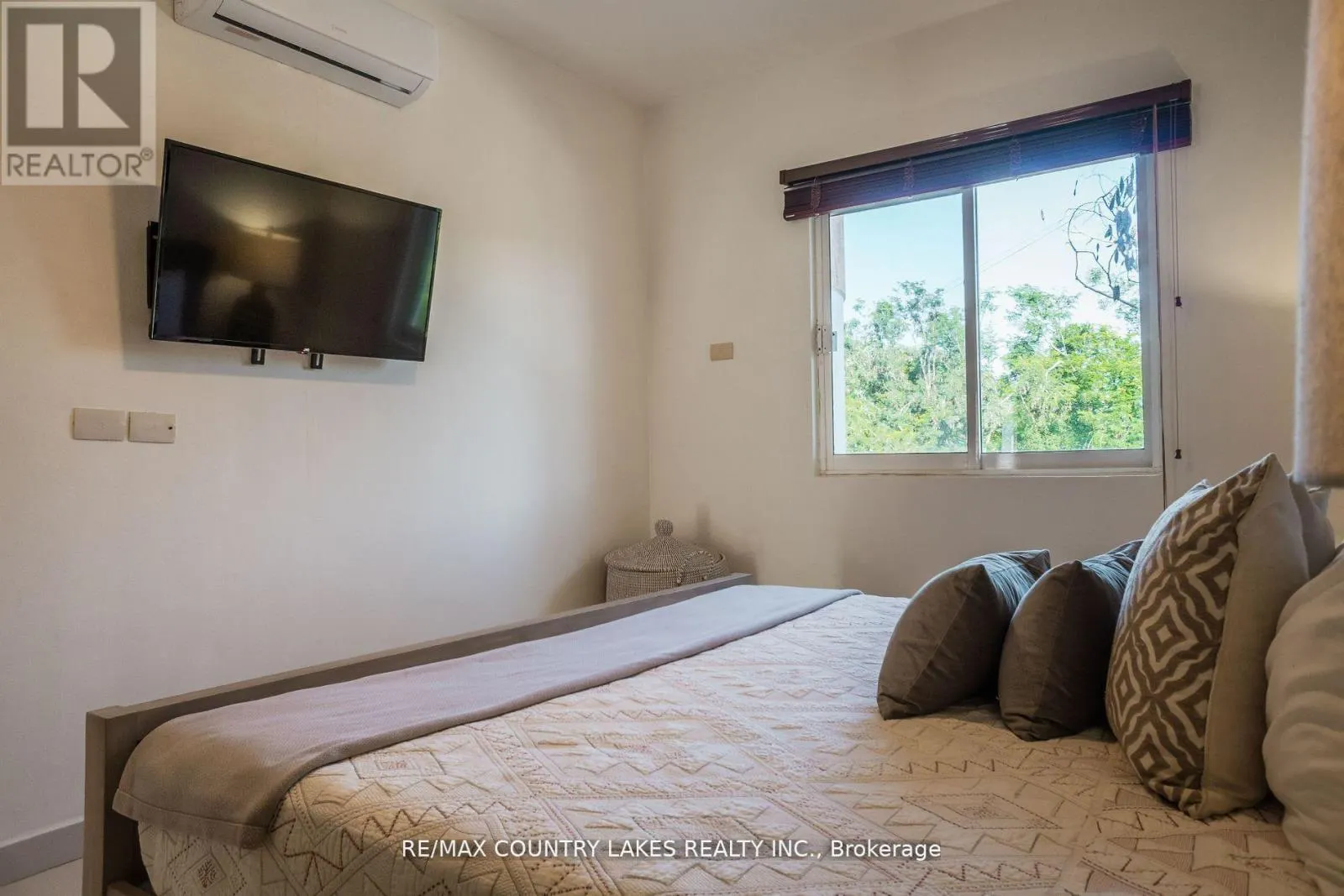 301C - LUZ CHEMUYIL STREET W