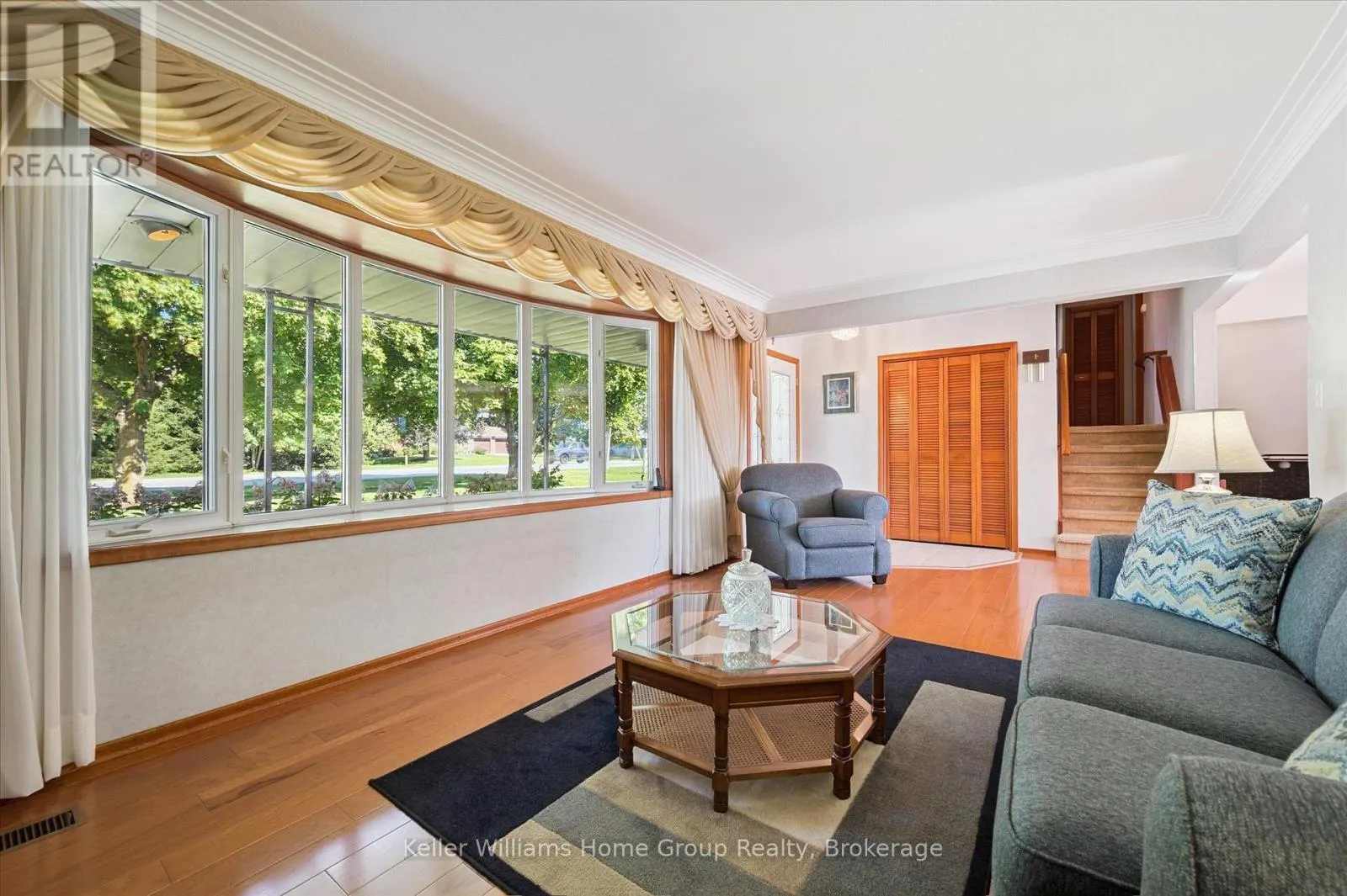 27 PEEL STREET E
