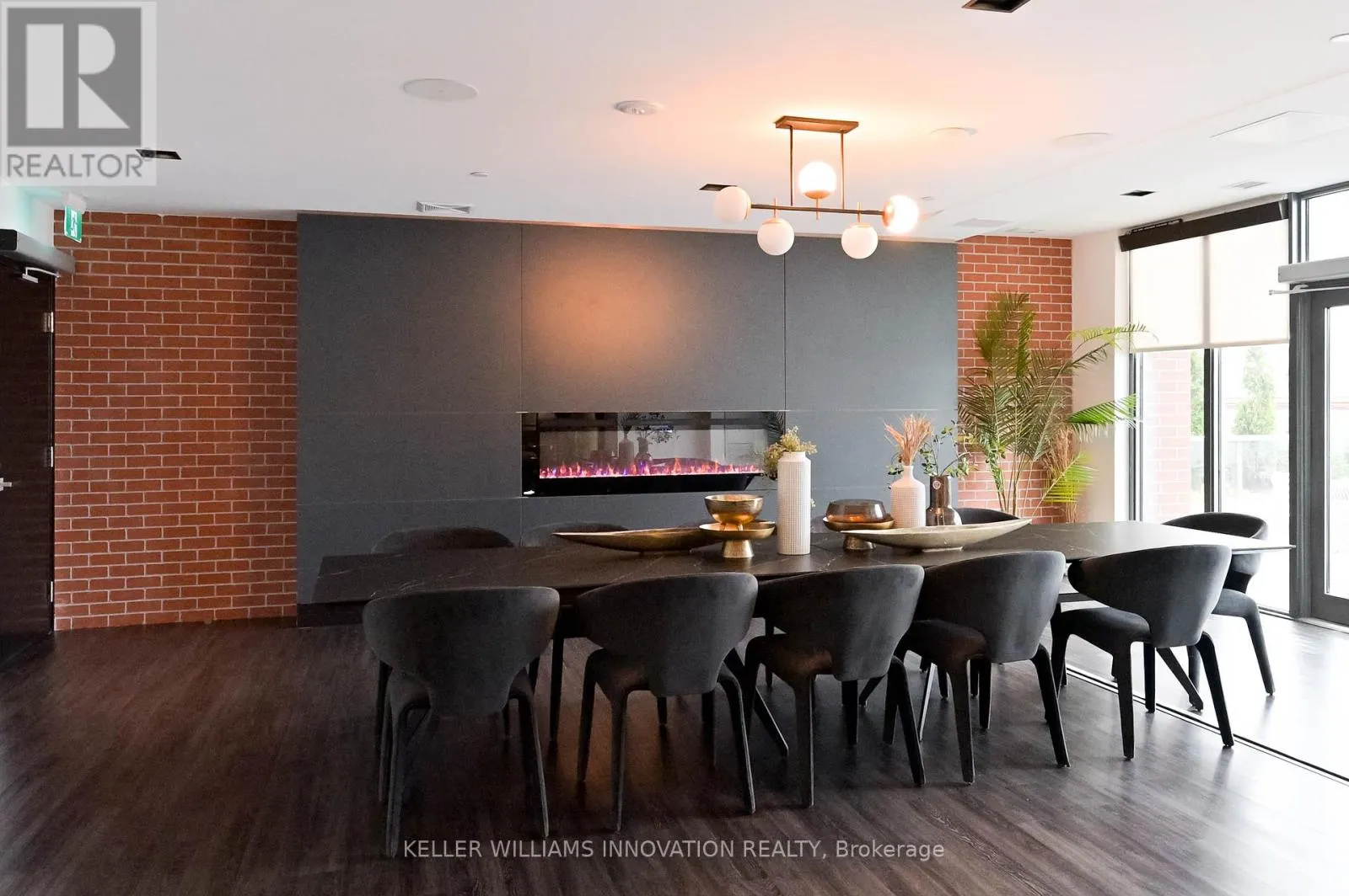 1012 - 5 WELLINGTON STREET S