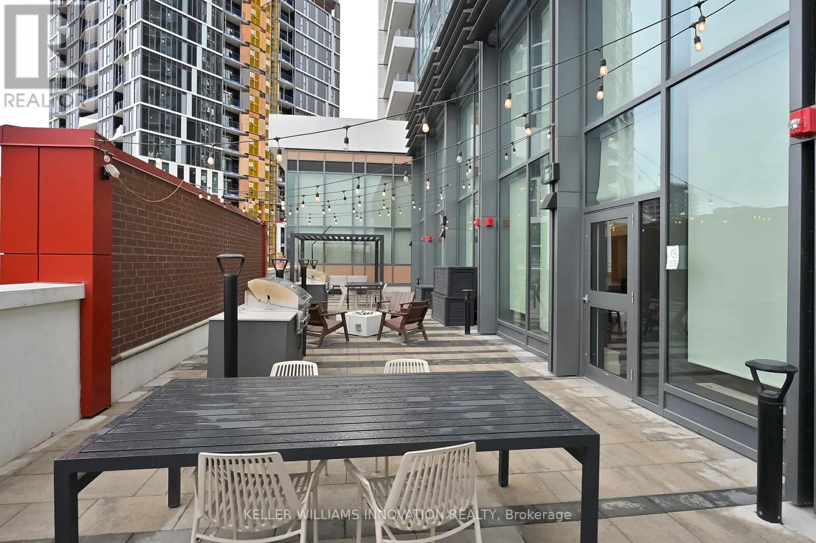 1012 - 5 WELLINGTON STREET S