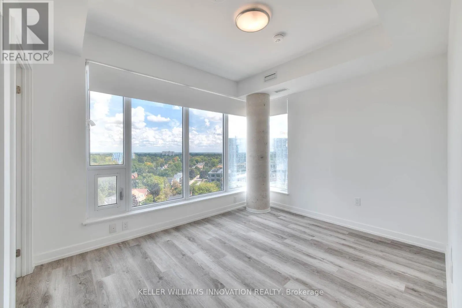1012 - 5 WELLINGTON STREET S