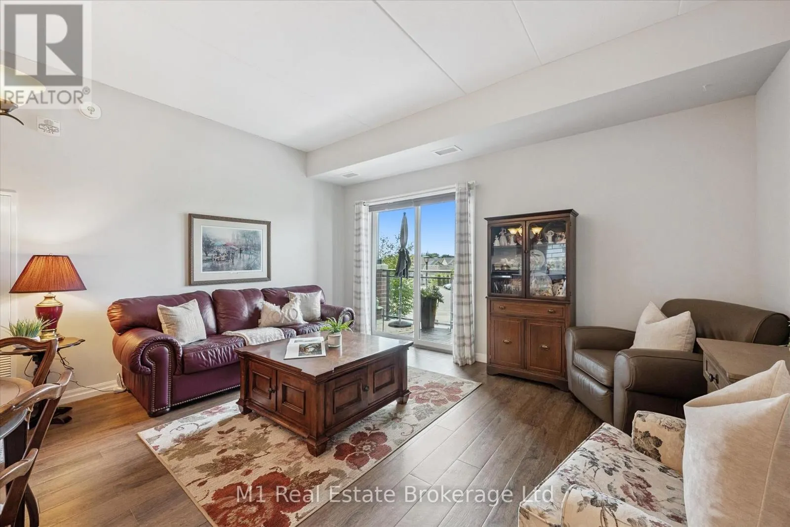 215 - 35 KINGSBURY SQUARE, #215