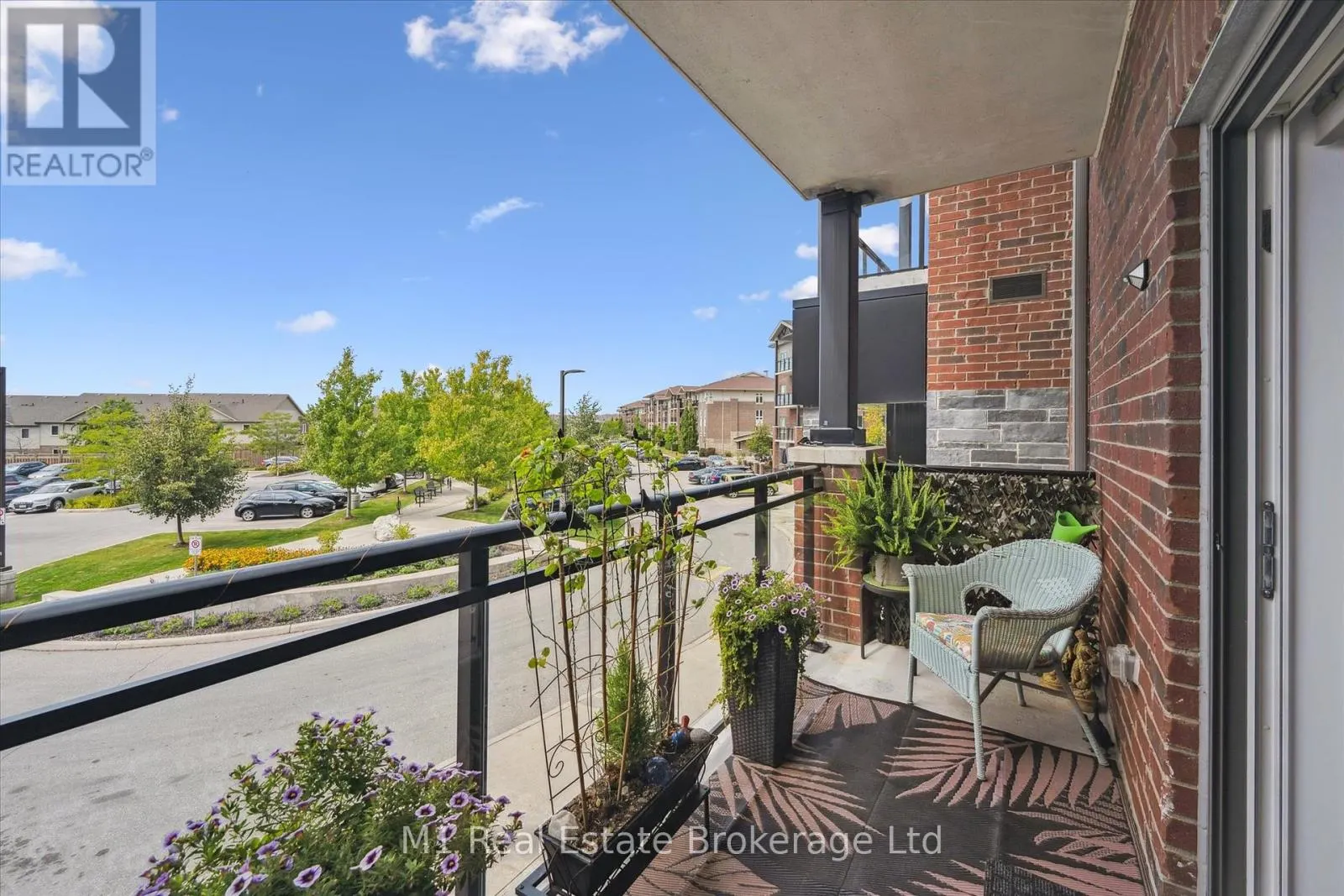 215 - 35 KINGSBURY SQUARE, #215