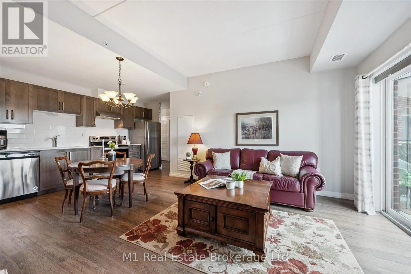 215 - 35 KINGSBURY SQUARE, #215