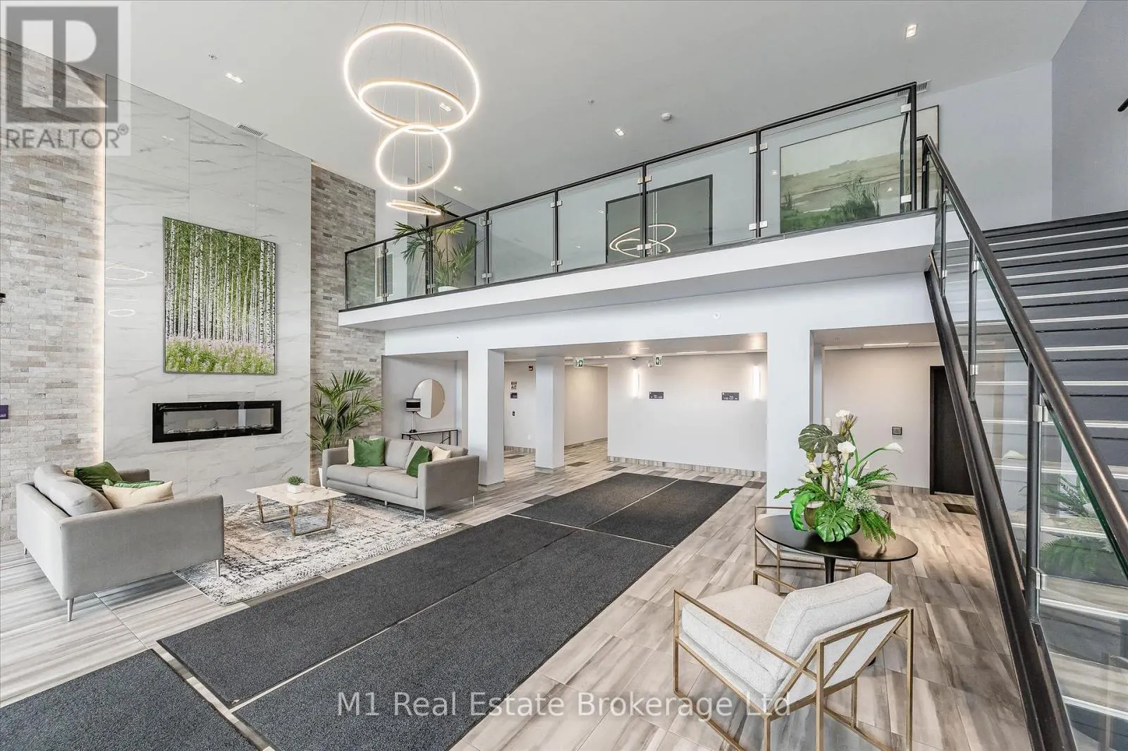 215 - 35 KINGSBURY SQUARE, #215