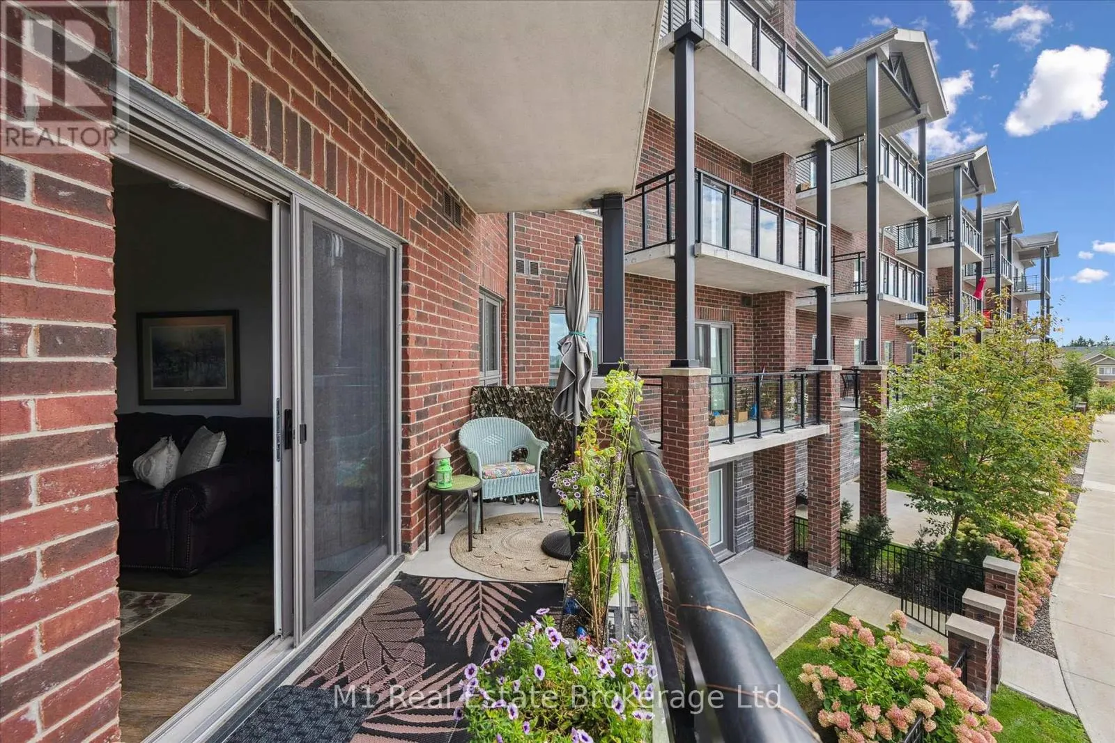 215 - 35 KINGSBURY SQUARE, #215