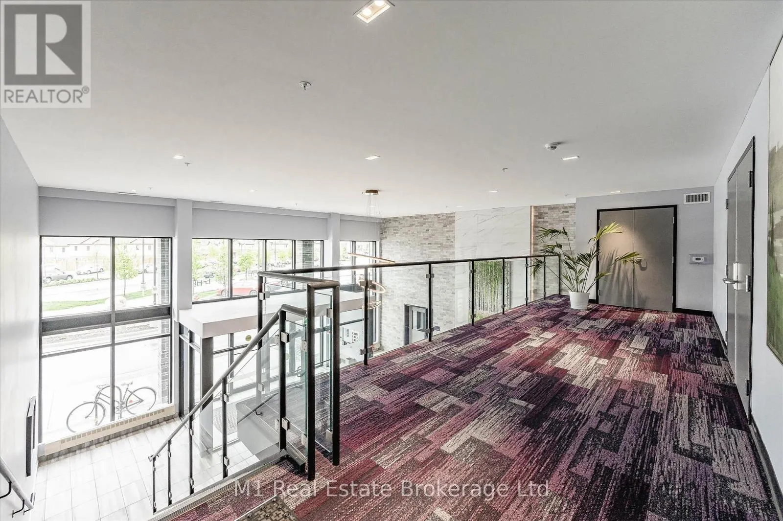 215 - 35 KINGSBURY SQUARE, #215