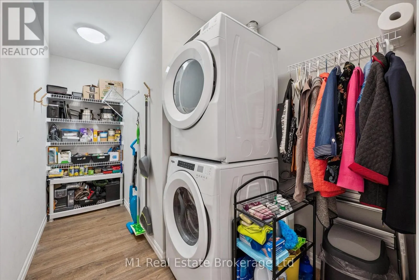 215 - 35 KINGSBURY SQUARE, #215