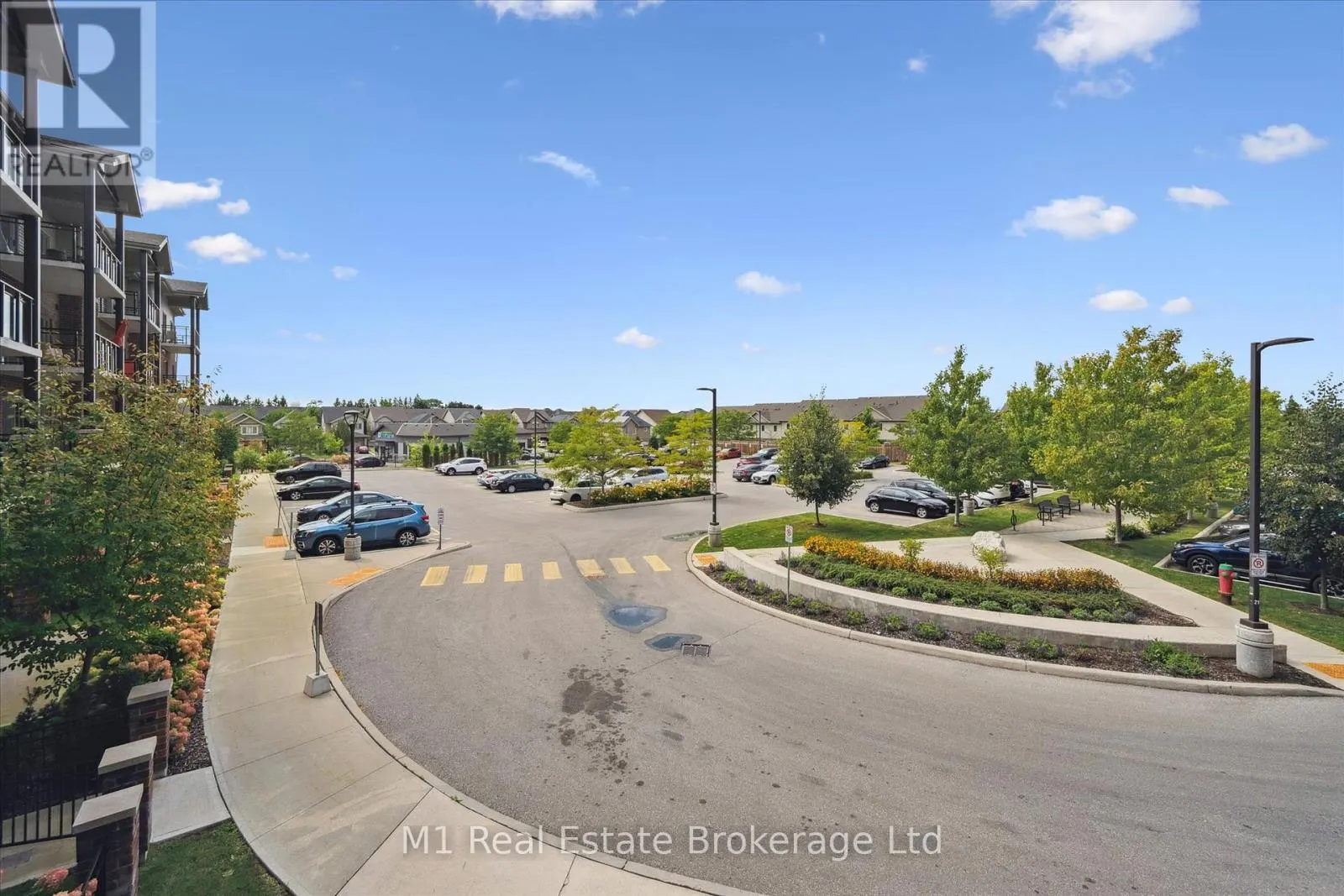215 - 35 KINGSBURY SQUARE, #215