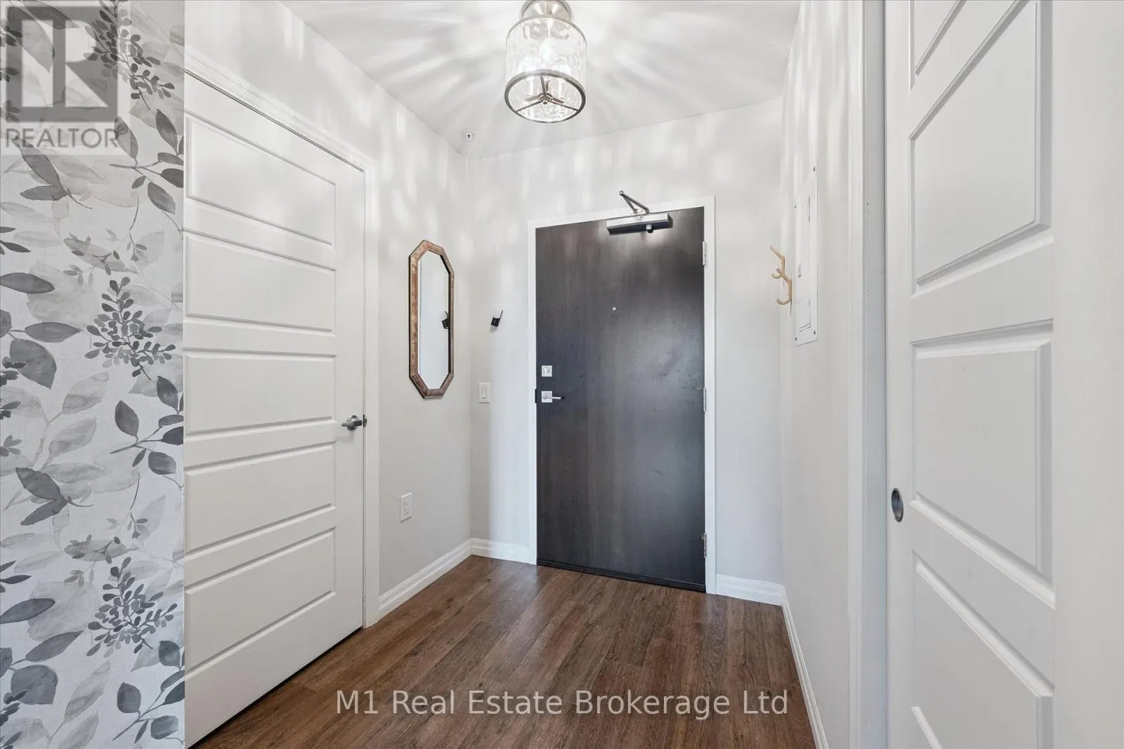215 - 35 KINGSBURY SQUARE, #215