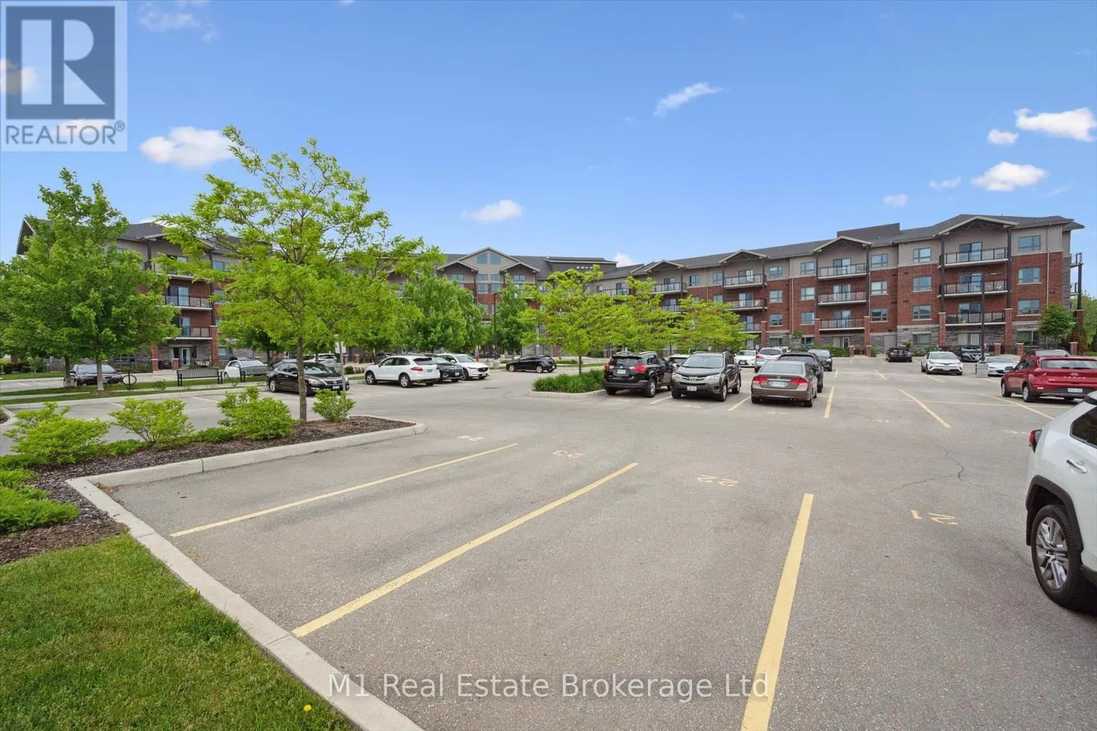 215 - 35 KINGSBURY SQUARE, #215