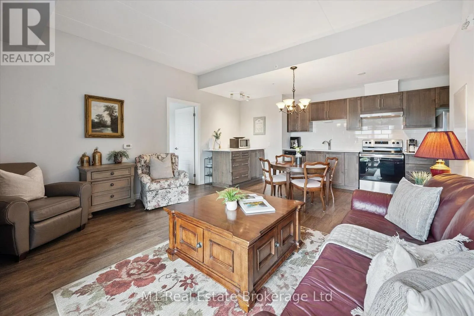 215 - 35 KINGSBURY SQUARE, #215