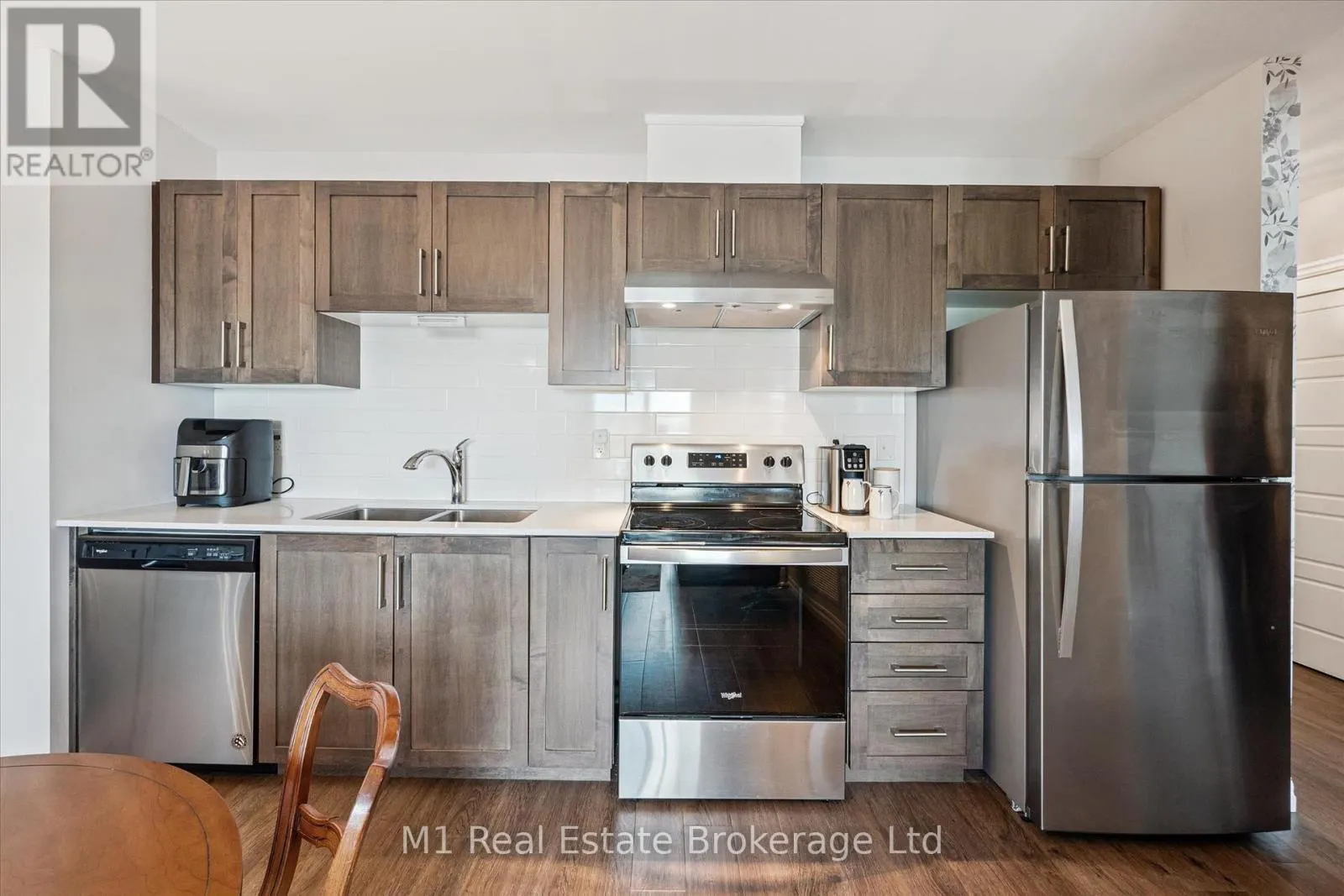 215 - 35 KINGSBURY SQUARE, #215