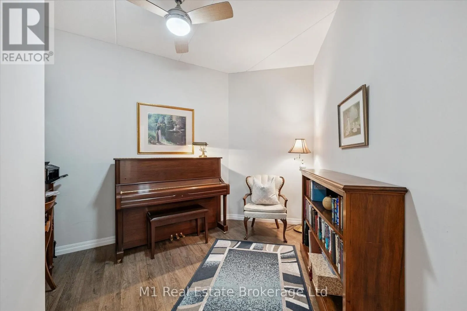 215 - 35 KINGSBURY SQUARE, #215