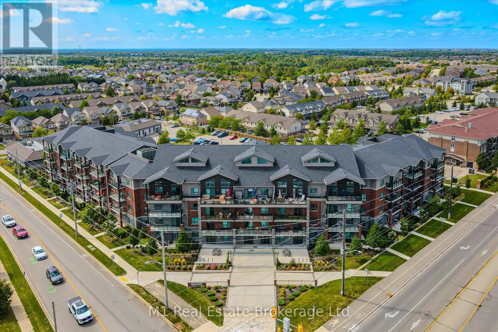 215 - 35 KINGSBURY SQUARE, #215