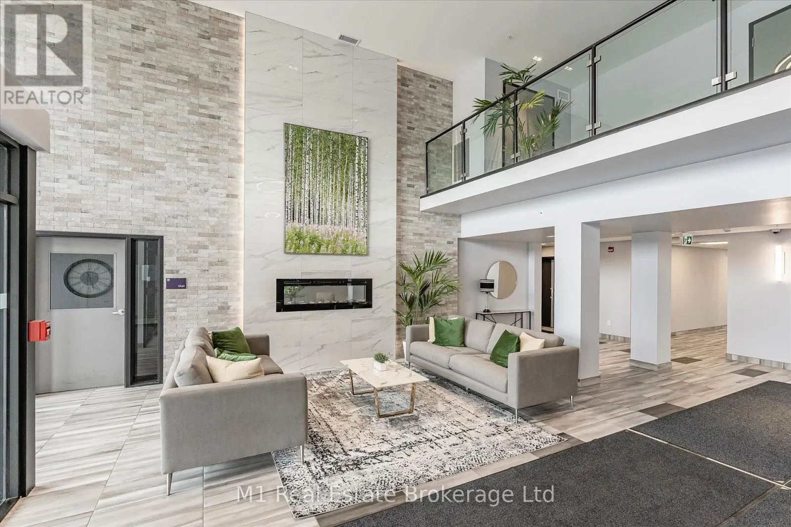 215 - 35 KINGSBURY SQUARE, #215
