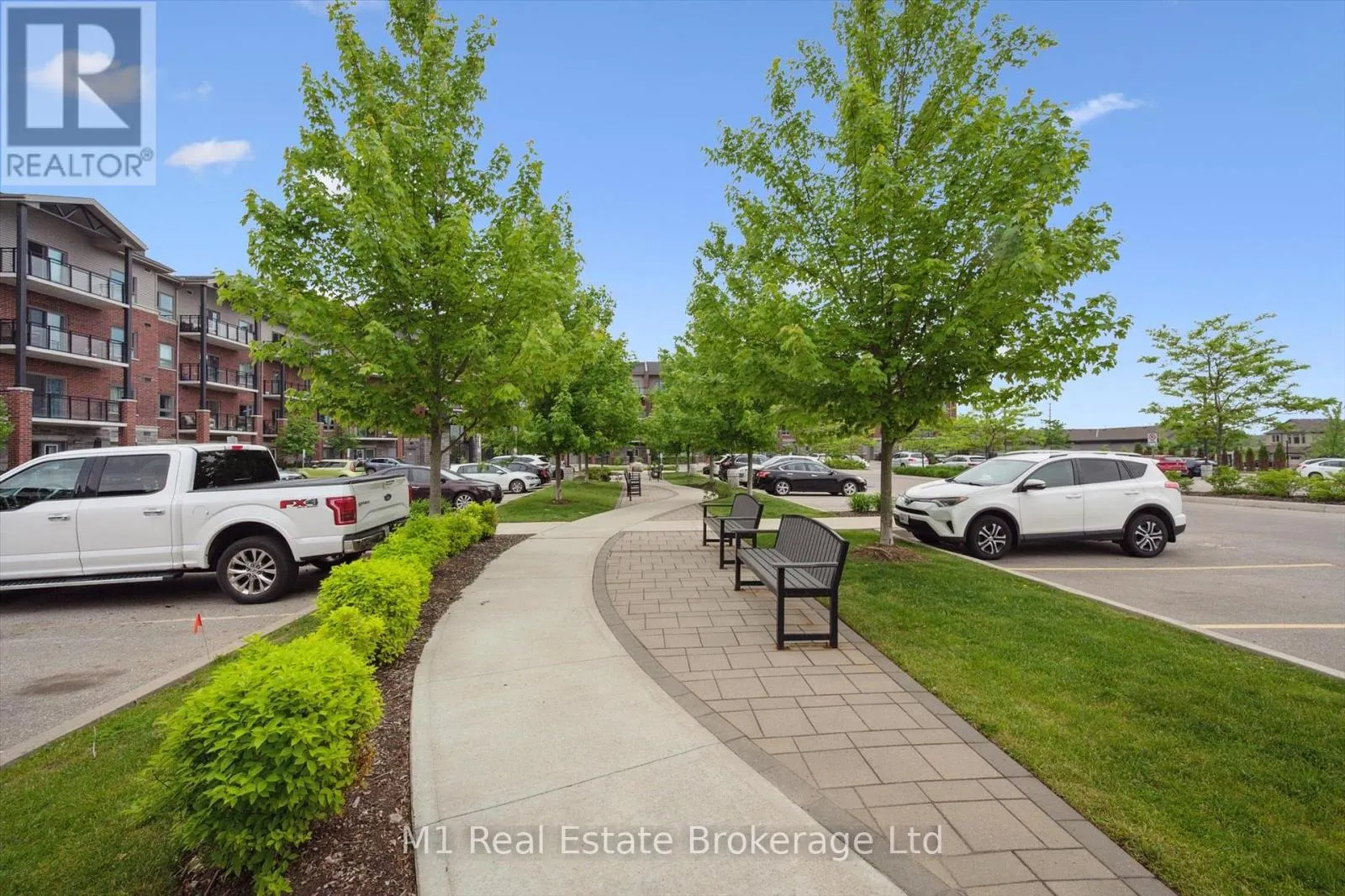 215 - 35 KINGSBURY SQUARE, #215