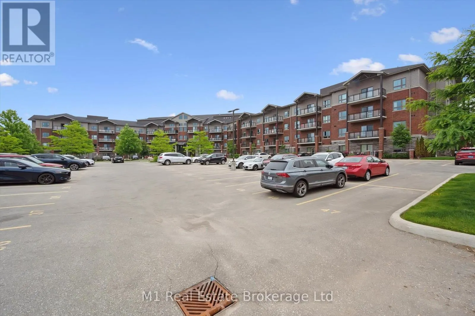 215 - 35 KINGSBURY SQUARE, #215