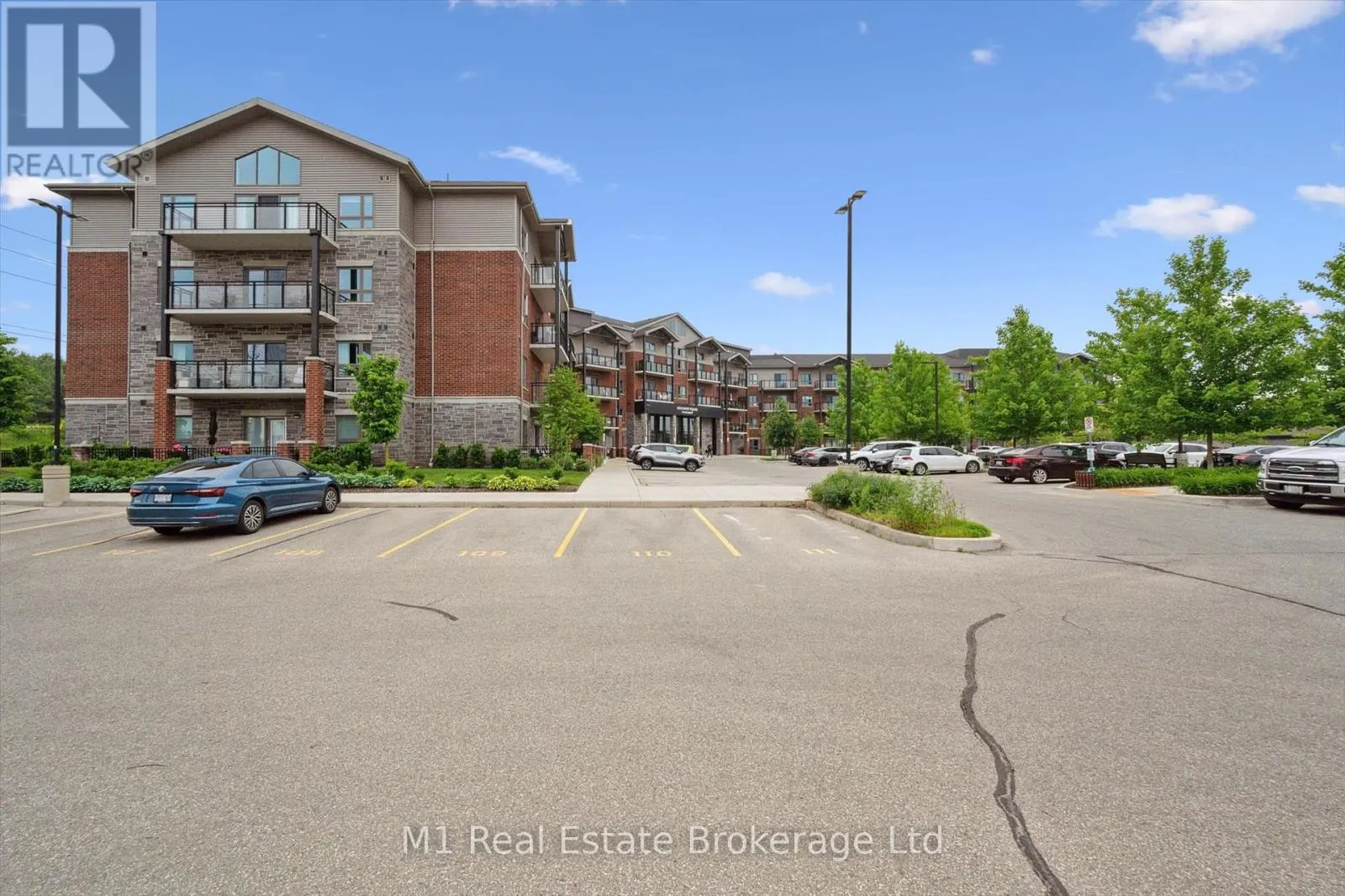 215 - 35 KINGSBURY SQUARE, #215