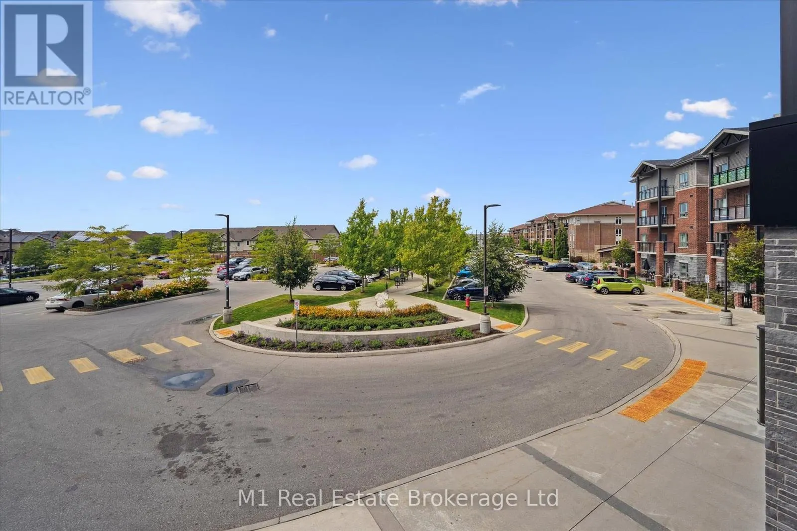 215 - 35 KINGSBURY SQUARE, #215