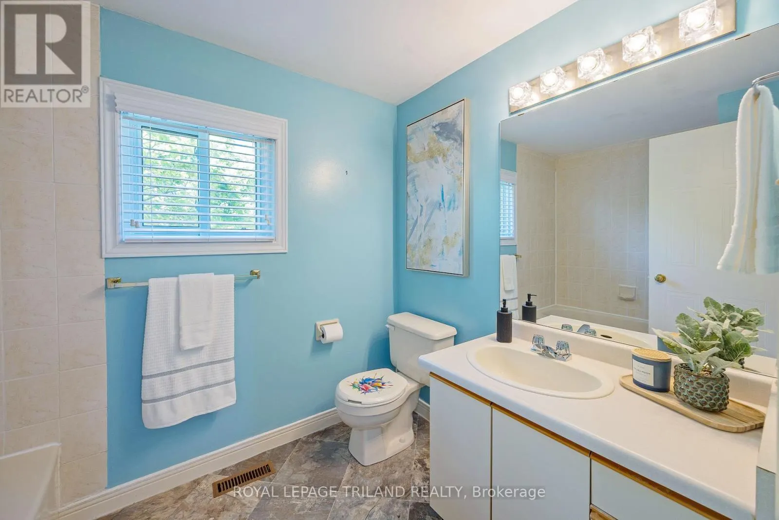 23 - 683 WINDERMERE ROAD, #23