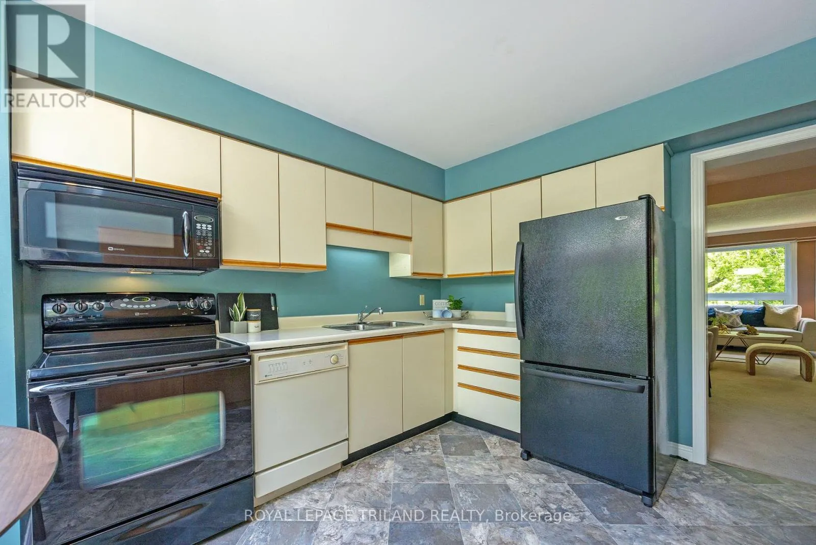 23 - 683 WINDERMERE ROAD, #23